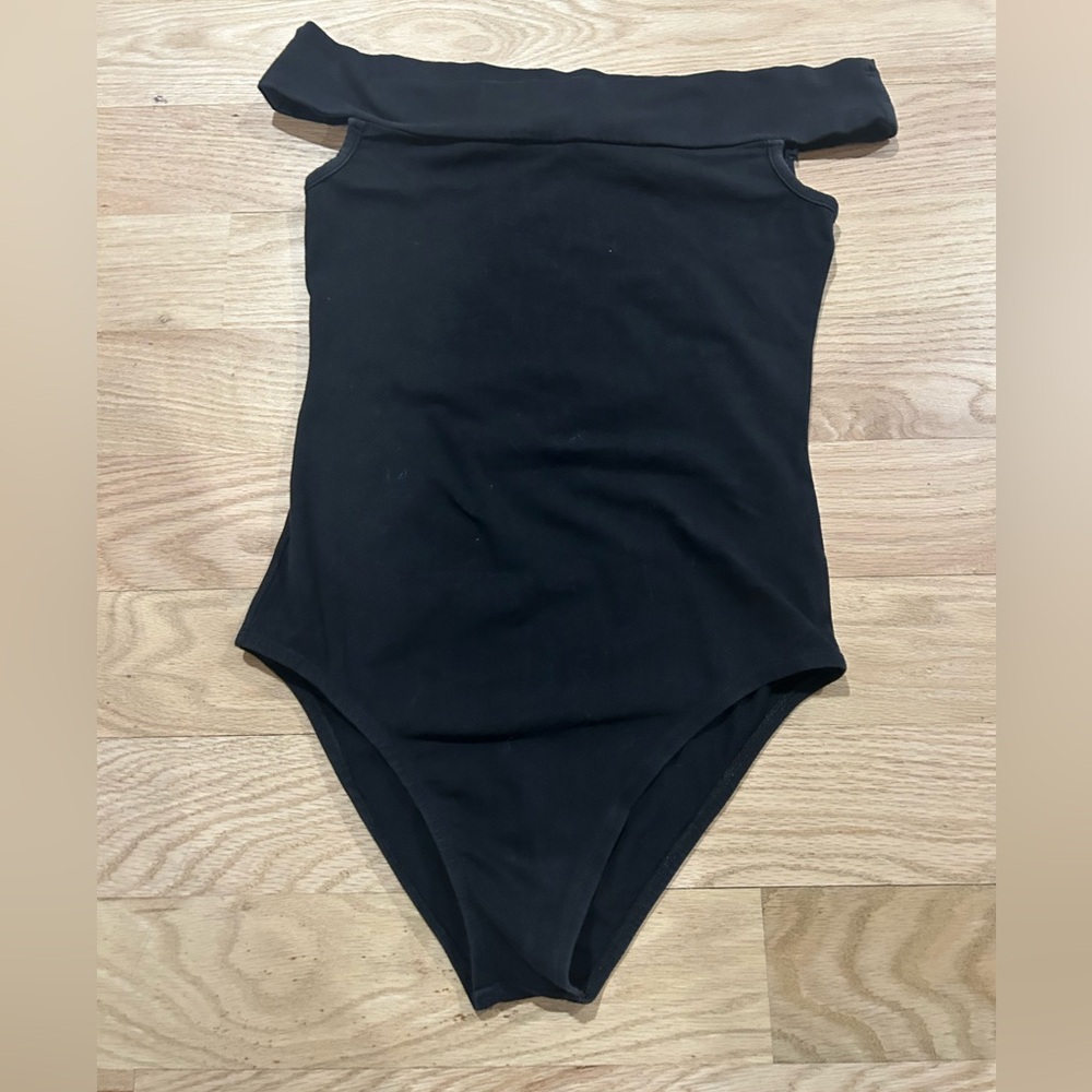 Signature8 Elegant Off the Shoulders Black Bodysuit, Size M
